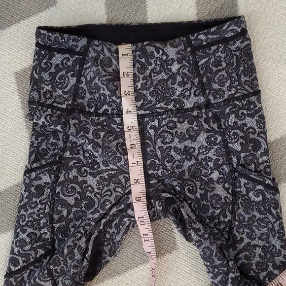 Lululemon Outrun 17" Crop Leggings - Picture 10 of 15